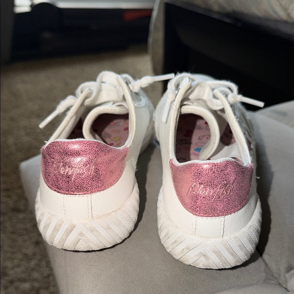 Blowfish White Sneakers with Pink Star Accents - Picture 4 of 9